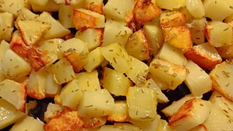 Patate in padella con Aglio, Timo e Rosmarino