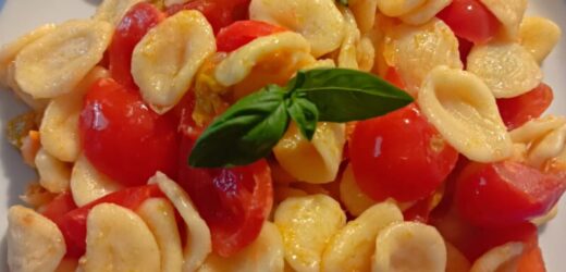 Orecchiette con Sugo di Fiori di Zucca e Pomodorini